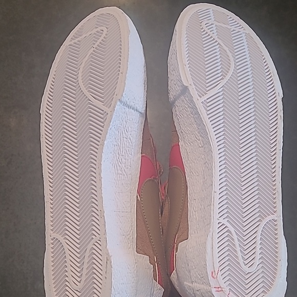 NWOT Nike  Blazer Low Sacai British Tan Sneakers Womens Sz 8.5 - Picture 12 of 12